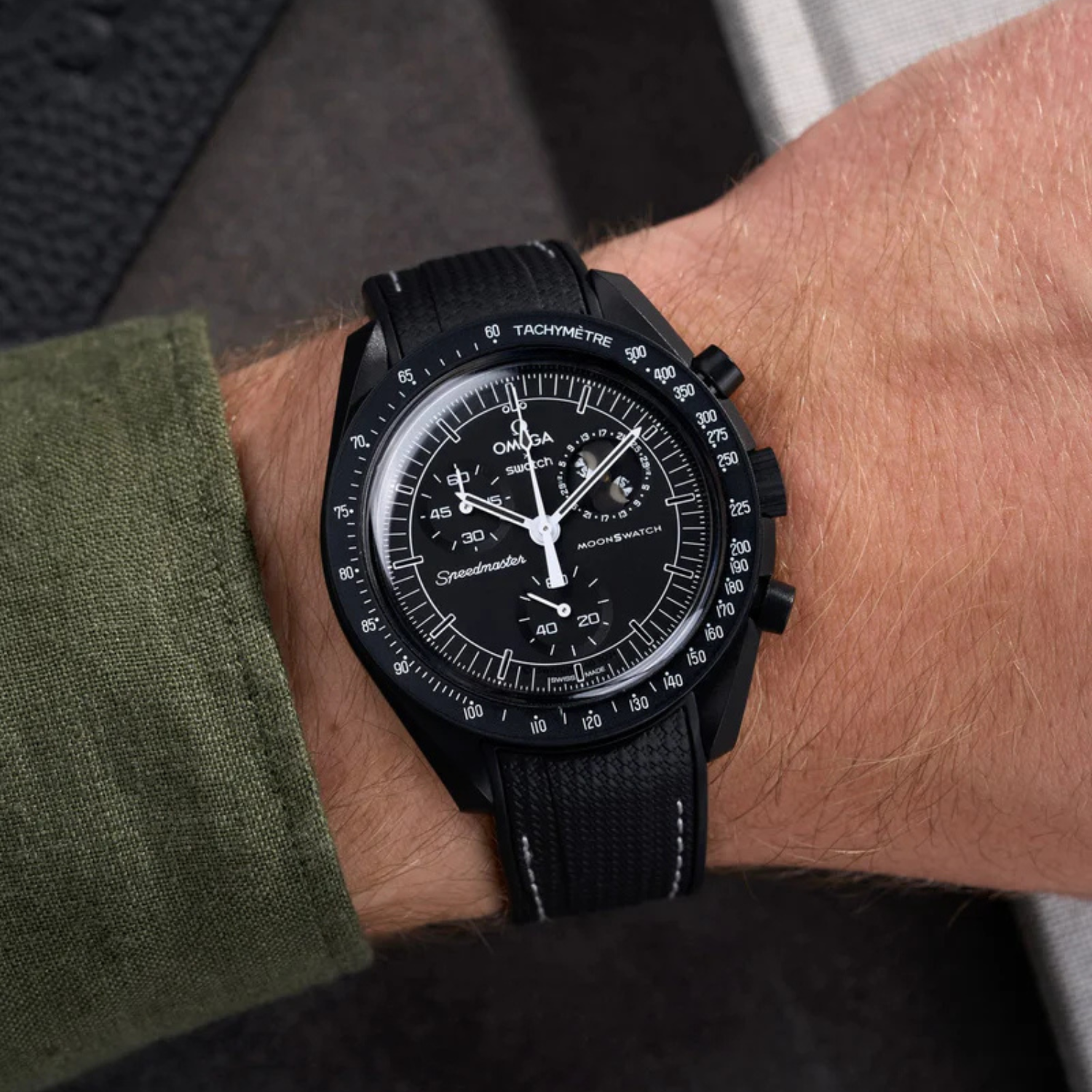 Pulseira de Borracha - Preta custurada em branco